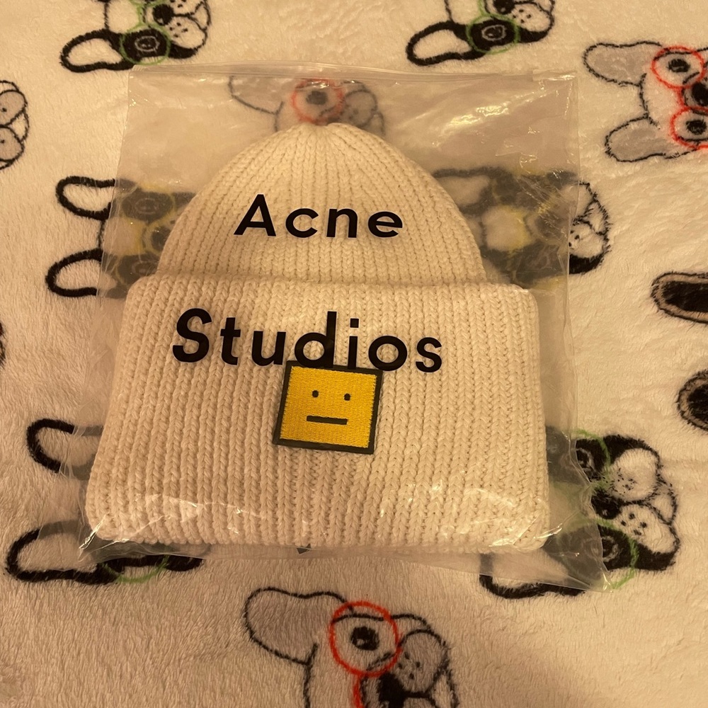 Acne Pansy Beanie